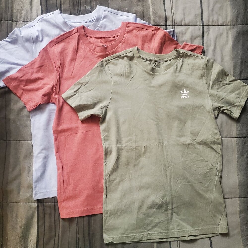 Adidas t-shirt big boys size M (11-12yrs)